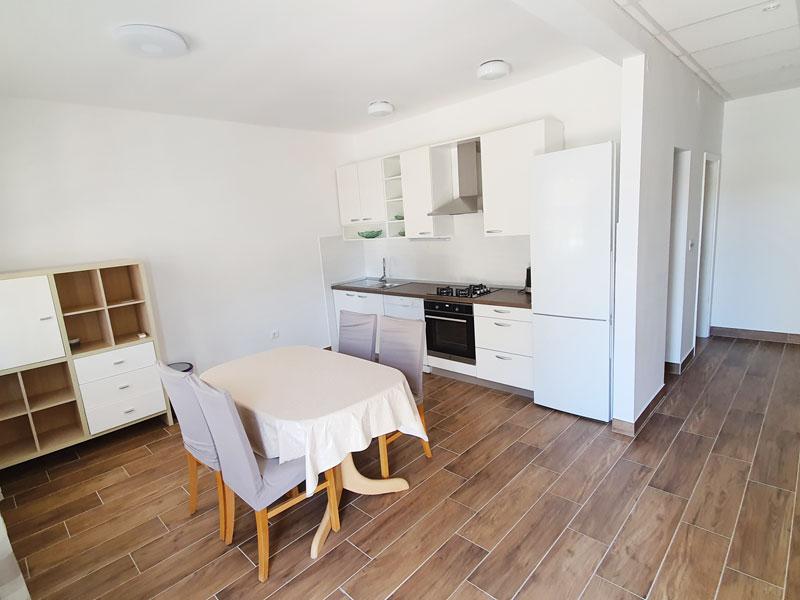 Kuhinja z jedilnim delom v apartmaju S1-A